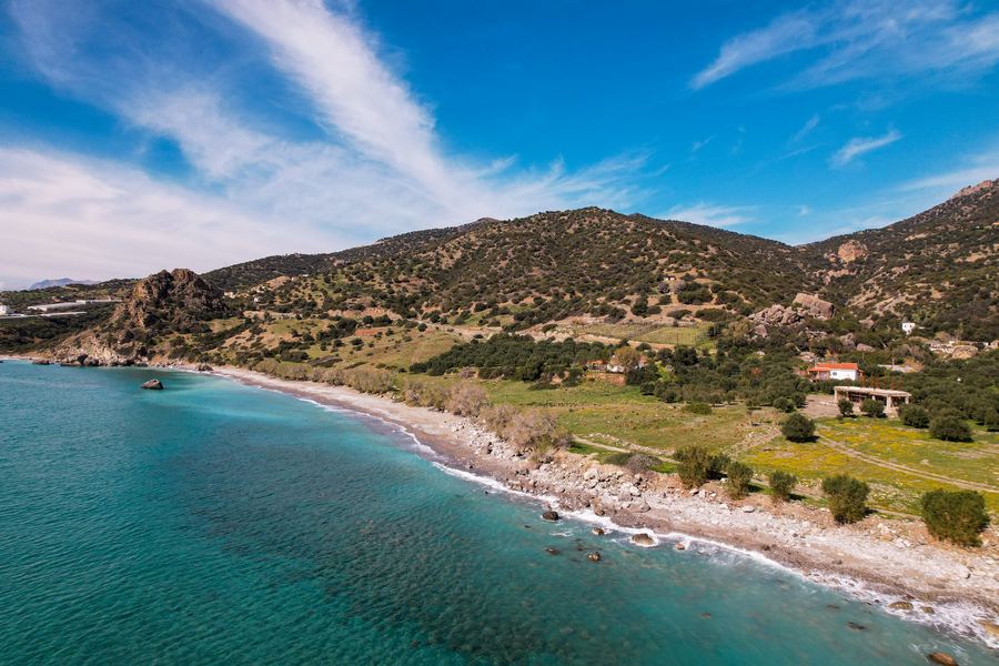 Ακτογραμμή με τυρκουάζ νερά